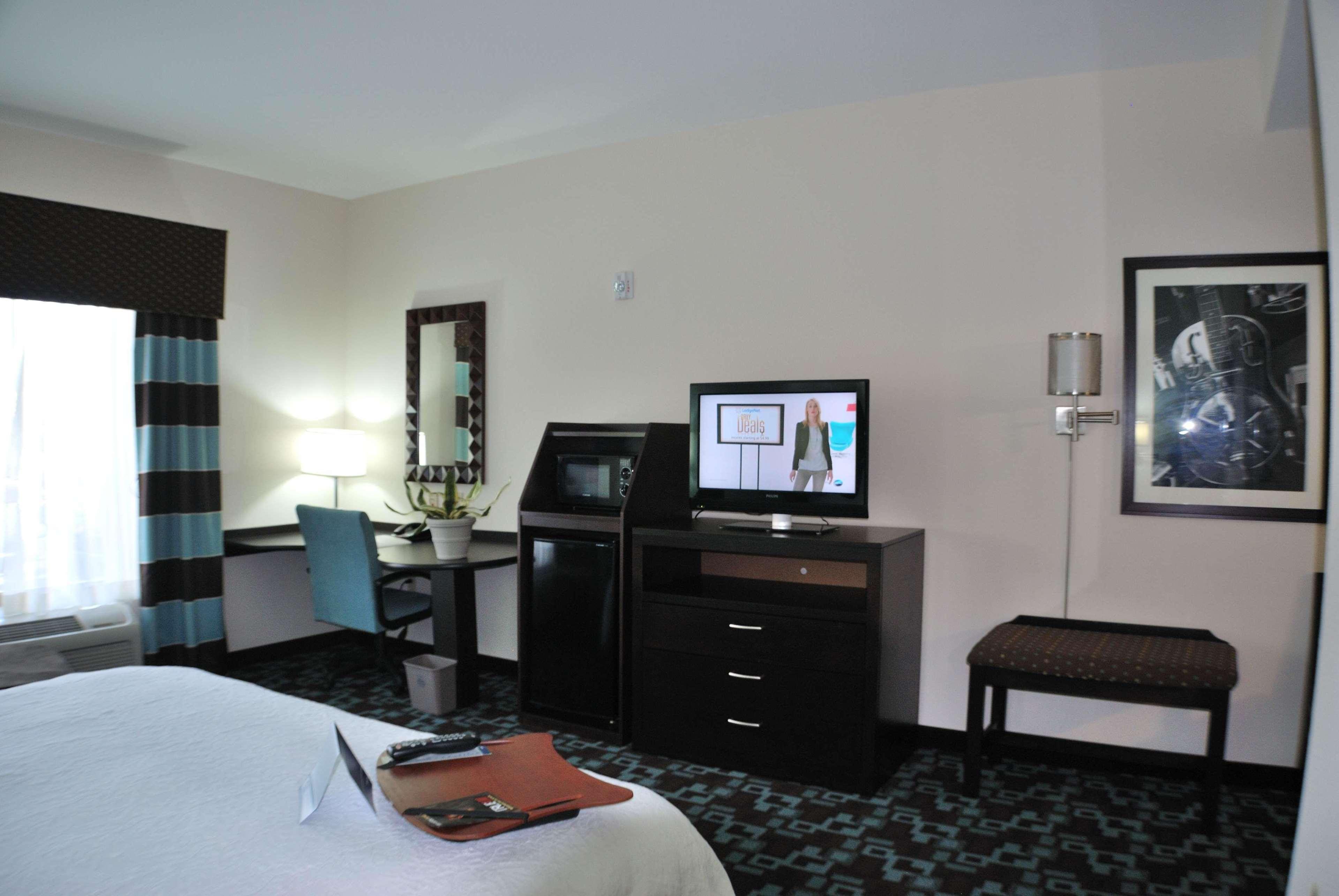 Hampton Inn & Suites Nashville At Opryland Номер фото