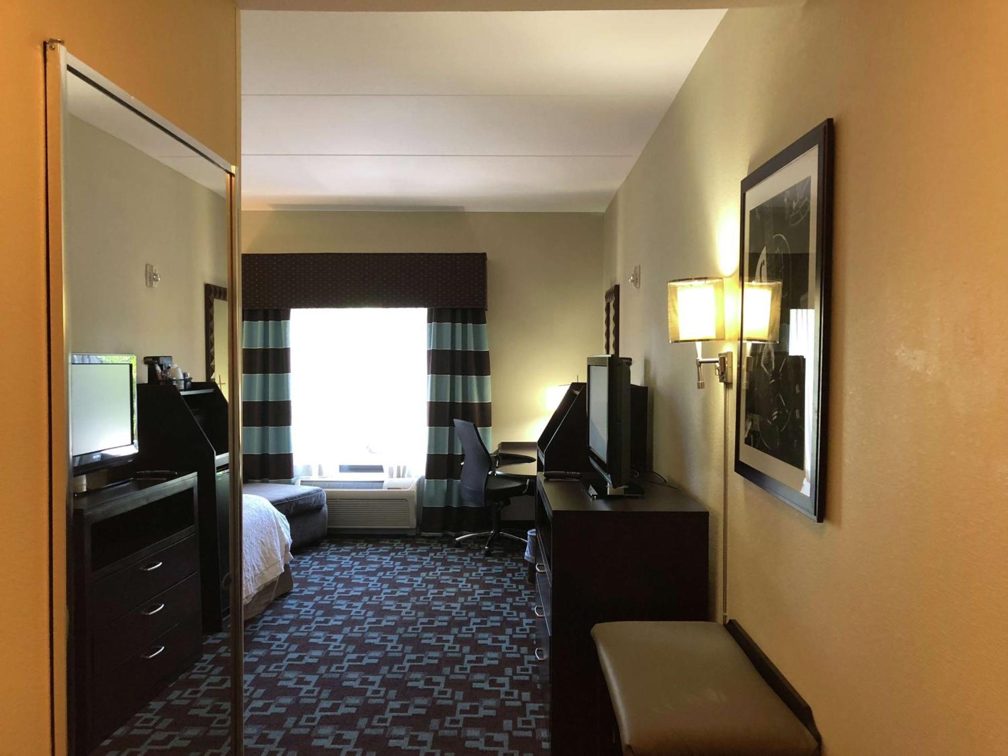 Hampton Inn & Suites Nashville At Opryland Экстерьер фото